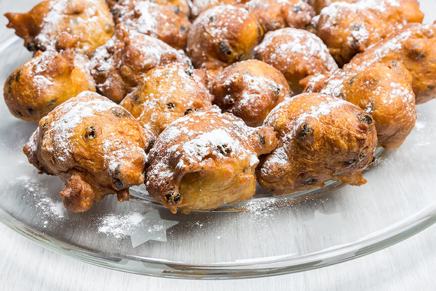 Plate of oilebollon topped with sugar