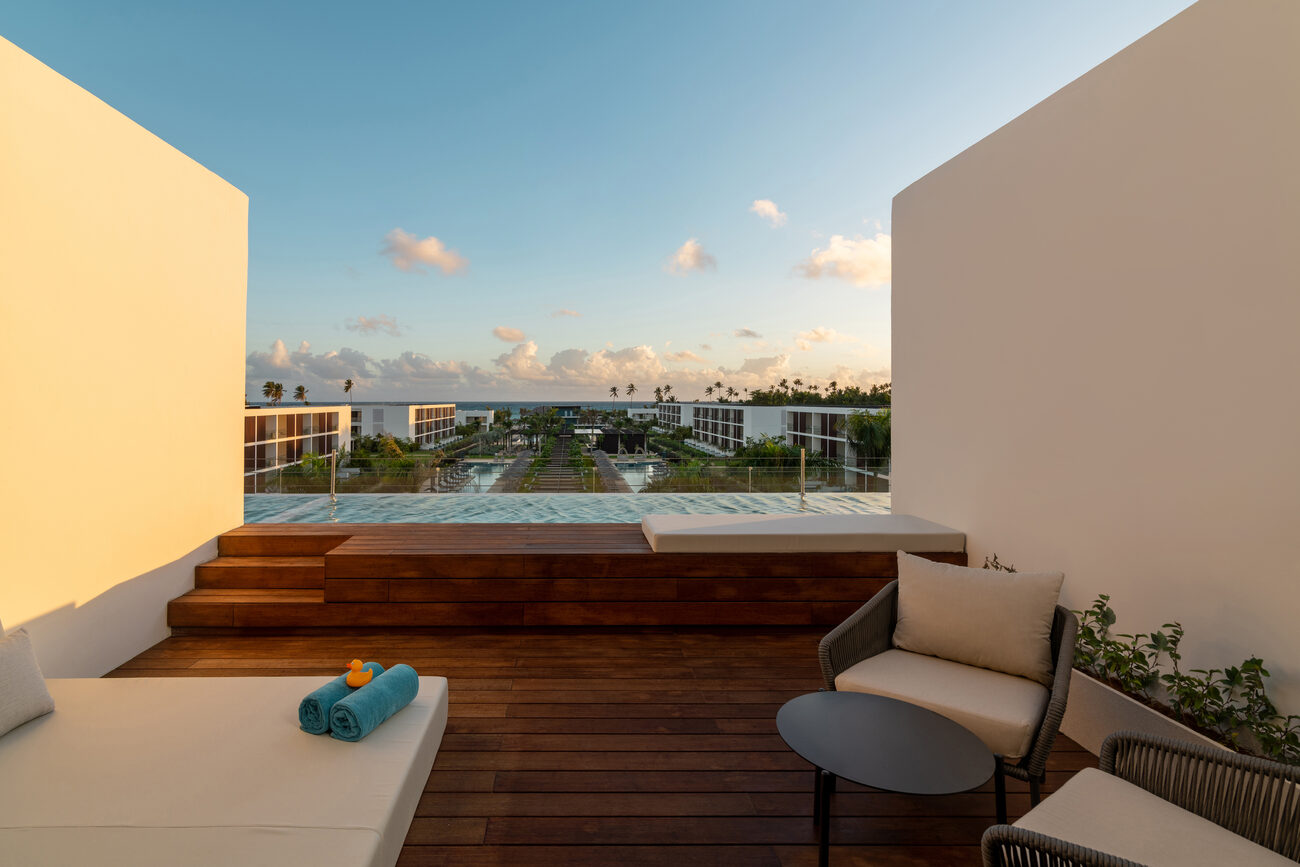 A private swim-up pool on the terrace of a Fuego Suite.