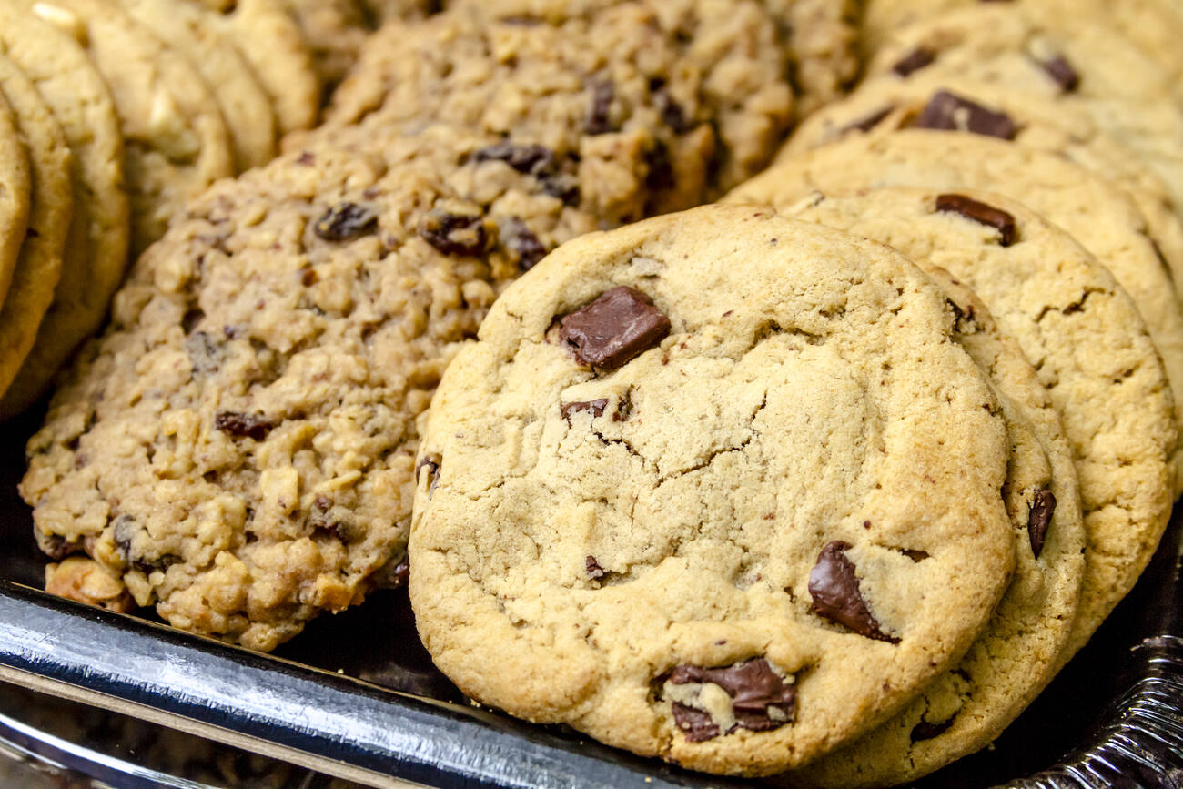 Chocolate chip and oatmeal raisin cookies