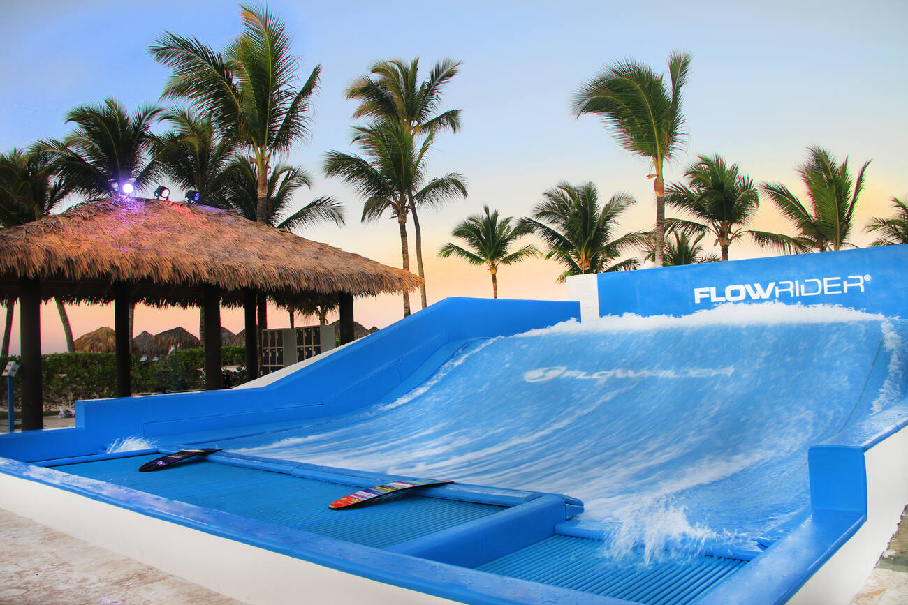 Flowrider surfing simulator
