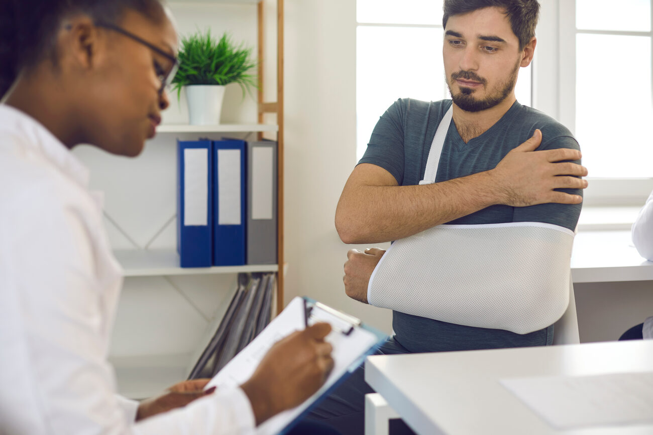 Man with a broken arm seeing a doctor