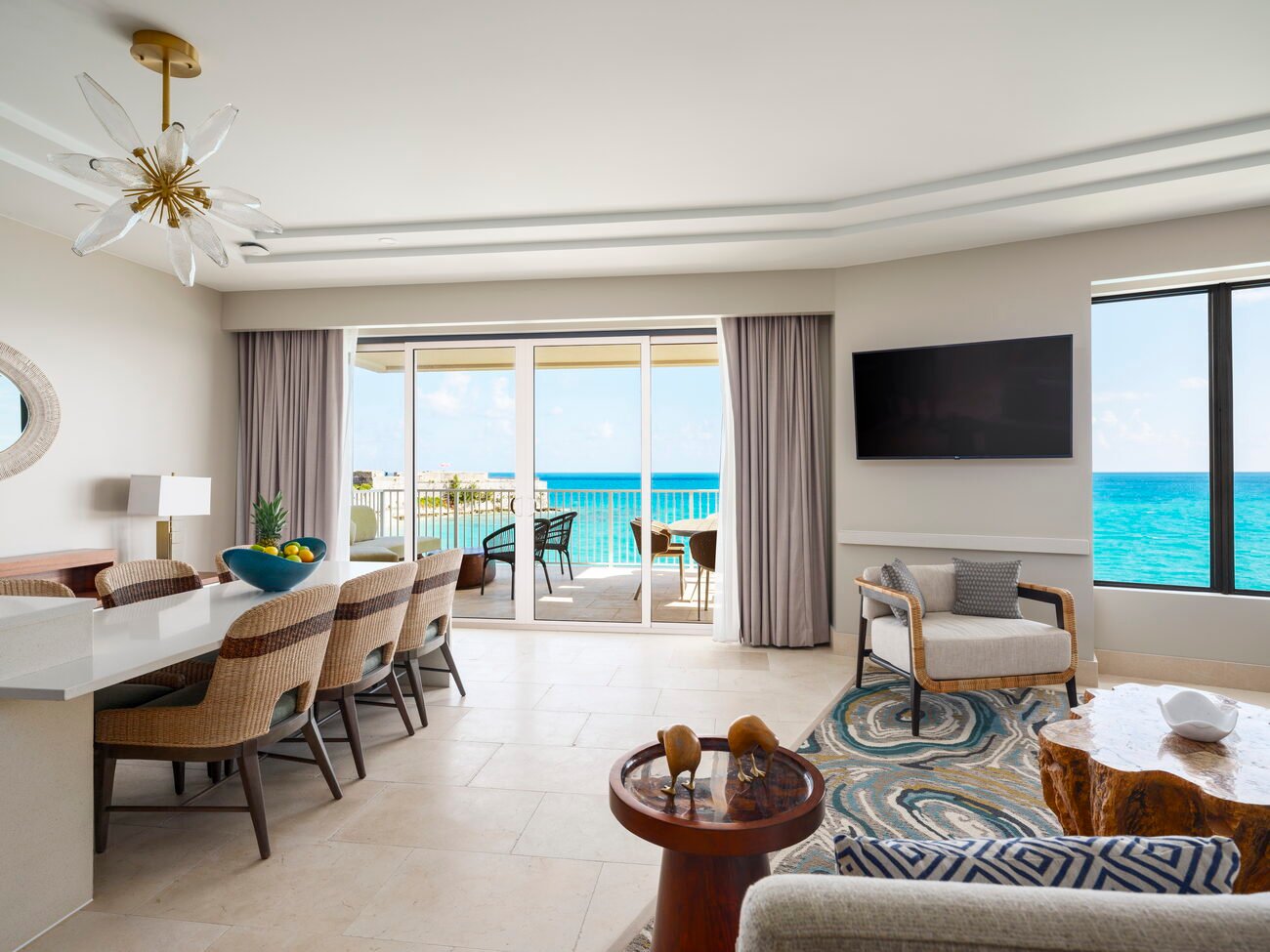 Sitting room with ocean view